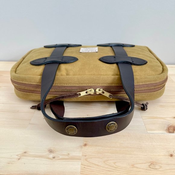 SOLD Filson Tin Cloth Grip Case 70058 for iPad / Tablet / eReader, Dark tan - Picture 13 of 13